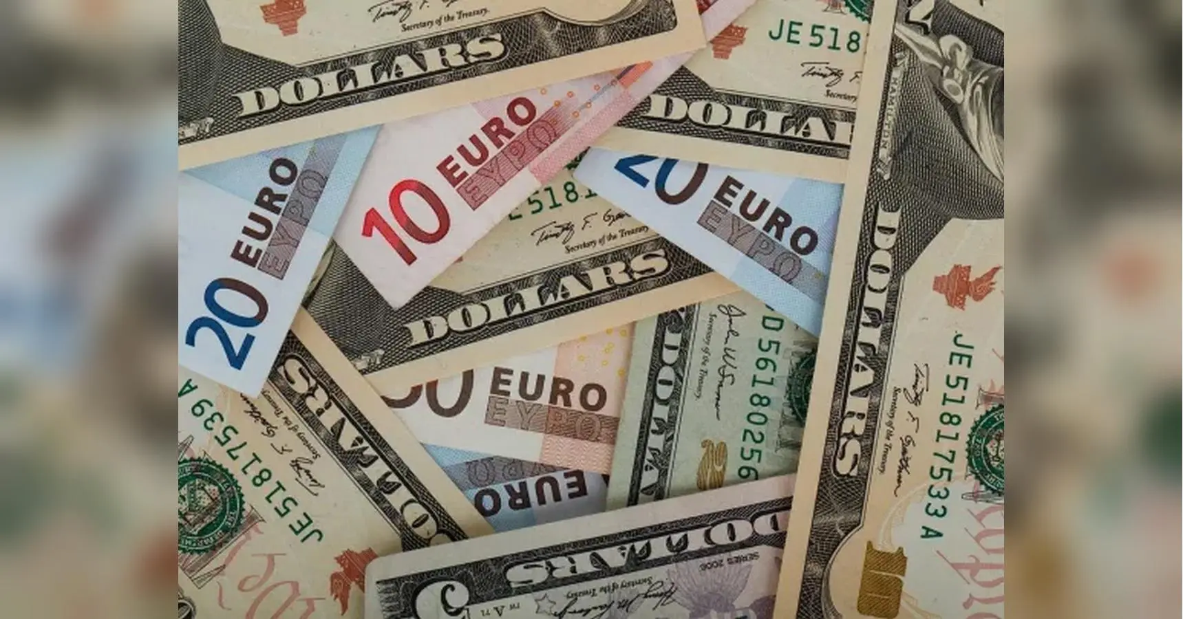 Курси долара і євро зростуть? Яким буде співвідношення валют на початку осені
