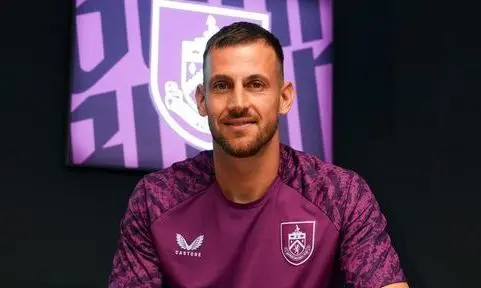 Martin Dúbravka Signs with Burnley on One-Year Deal