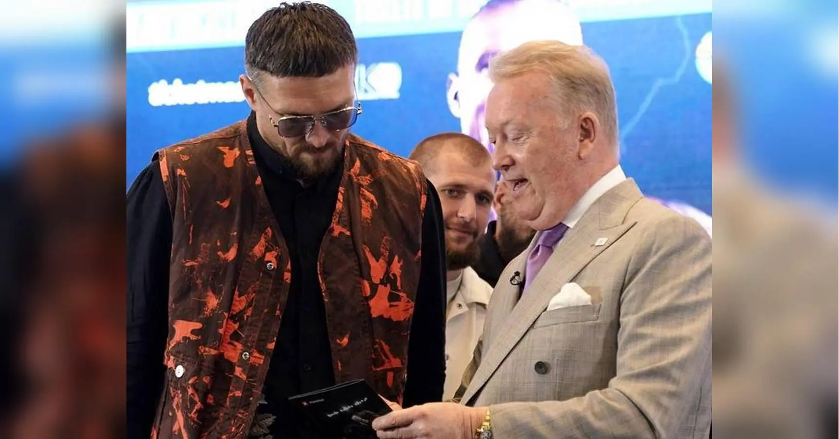 Усік отримав дуже дорогий подарунок від промоутера Дюбуа (фото, відео)