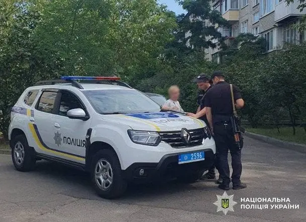 У Києві великий пес напав на жінку, коли та намагалась захистити свого маленького собаку