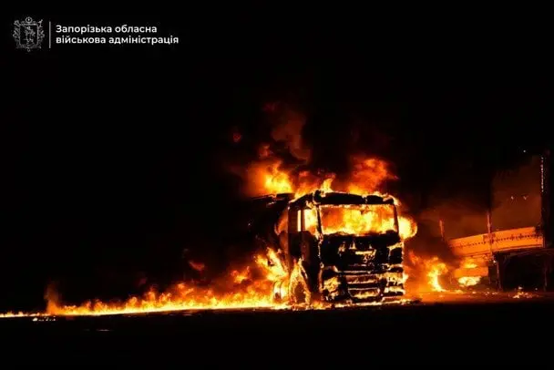 Вибухи у Запоріжжі: пʼятеро поранених, пошкоджені будинки та авто