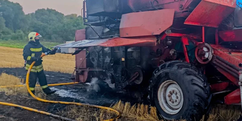 Пожежа комбайна на Вінниччині: оперативне реагування рятувальників
