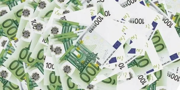 Курс валют на вихідні, 31 травня і 1 червня: скільки коштують долар, євро і злотий
